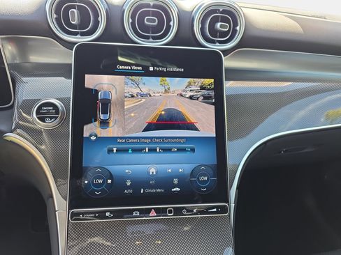 Used 2025 Mercedes-Benz GLC 300 4MATIC image 23