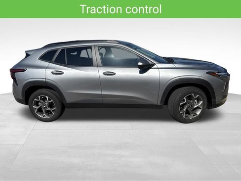 Certified 2025 Chevrolet Trax LT w/ LT Convenience Package FWD image 15