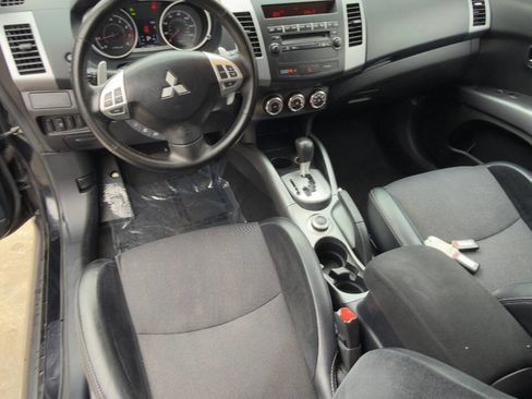 Used 2013 Mitsubishi Outlander SE image 36