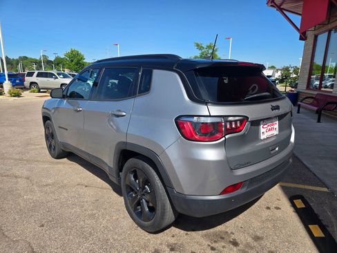 Used 2020 Jeep Compass Latitude FWD image 6
