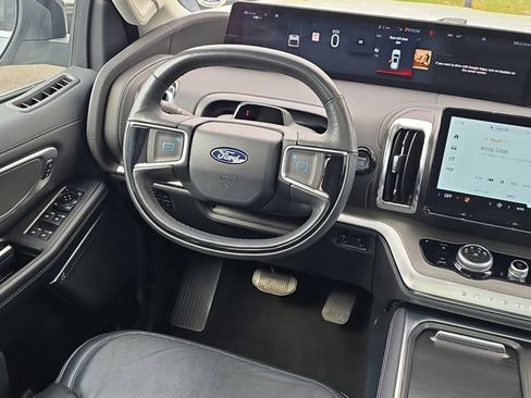 Used 2025 Ford Expedition Platinum AWD/4WD image 36