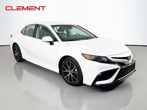 Used 2022 Toyota Camry SE FWD image 4
