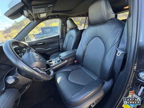 Certified 2025 Toyota Highlander XSE image 15