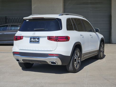 Certified 2025 Mercedes-Benz GLB 250 image 8