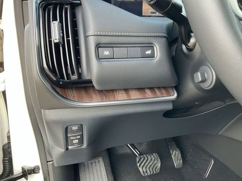 New 2026 Nissan Armada SL w/ Captain's Chari Seat Package image 18