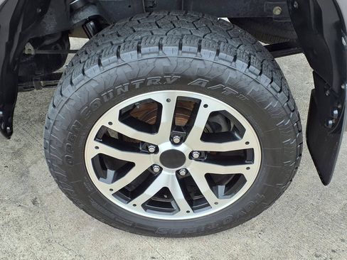 Used 2017 Toyota Tundra SR5 w/ SR5 Upgrade Package RWD image 10