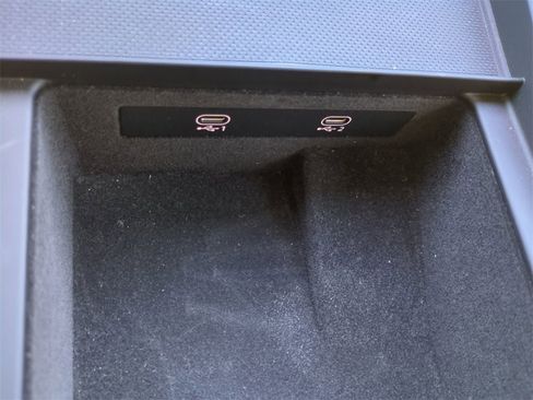 Used 2025 Audi Q8 Premium Plus image 23