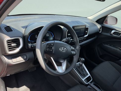 Used 2025 Hyundai Venue SE FWD image 17
