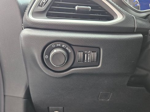 New 2027 Chrysler Pacifica Select FWD image 16