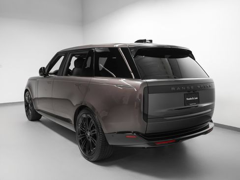 Used 2025 Land Rover Range Rover Long Wheelbase SE AWD/4WD image 3