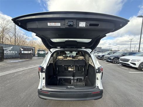 Used 2022 Toyota Sienna XLE image 24