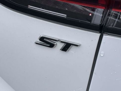 Used 2023 Buick Envision Essence w/ Sport Touring Package image 10