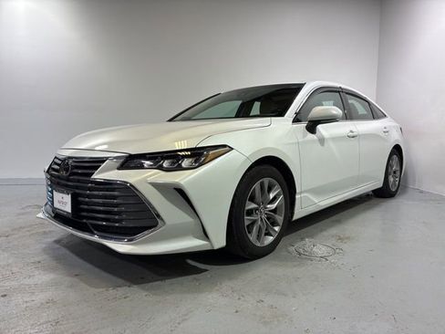 Used 2020 Toyota Avalon XLE image 1