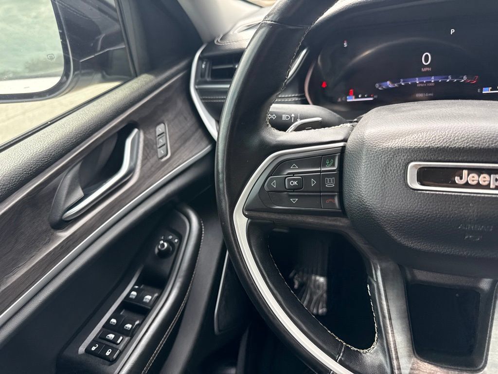 Used 2022 Jeep Grand Cherokee L Limited w/ Black Appearance Package RWD image 17