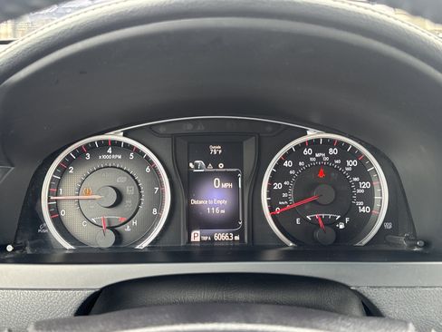 Used 2015 Toyota Camry SE FWD image 12