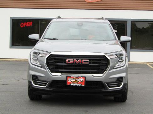 Used 2024 GMC Terrain SLE w/ Driver Convenience Package AWD/4WD image 8
