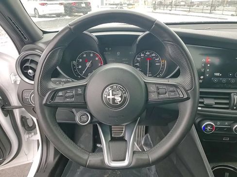 Used 2023 Alfa Romeo Giulia Ti AWD/4WD image 18