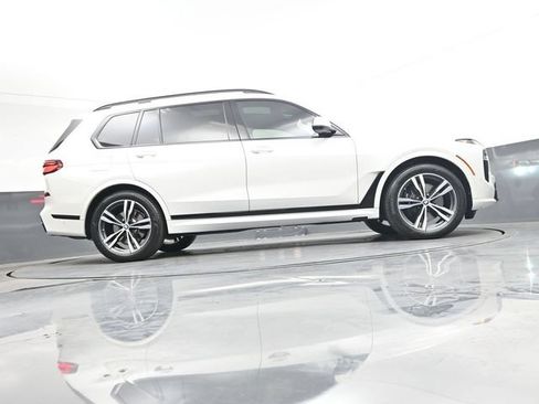 Used 2025 BMW X7 xDrive40i w/ M Sport Package AWD/4WD image 31