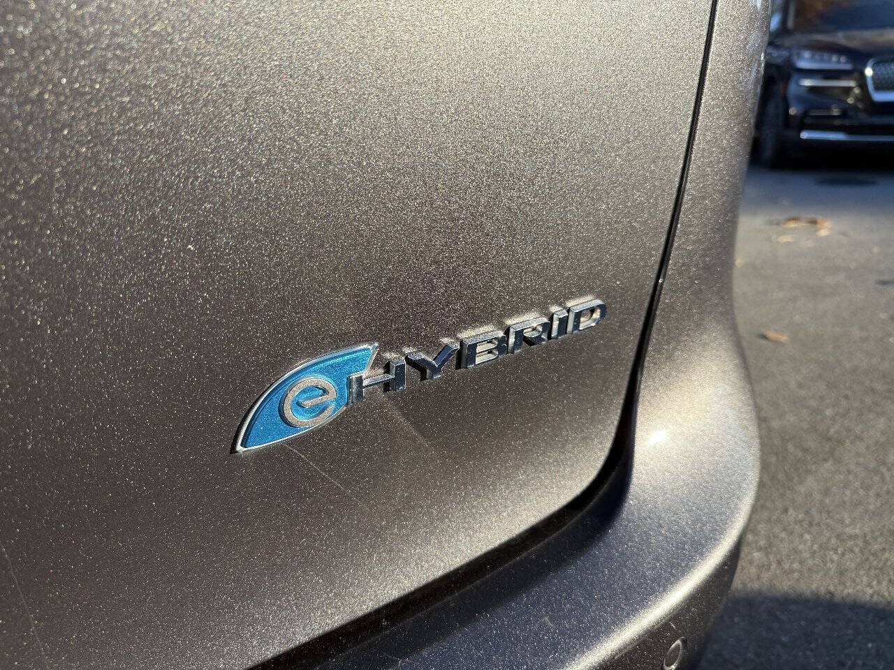 Used 2018 Chrysler Pacifica Limited w/ Advanced Safetytec Group FWD image 10