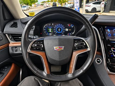 Used 2019 Cadillac Escalade Luxury AWD/4WD image 21