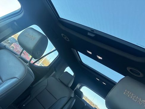 Certified 2022 Chevrolet Traverse High Country w/ LPO, Floor Liner Package image 25