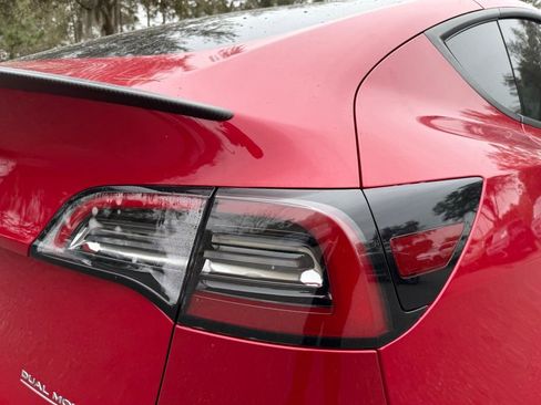 Used 2022 Tesla Model Y Performance image 11