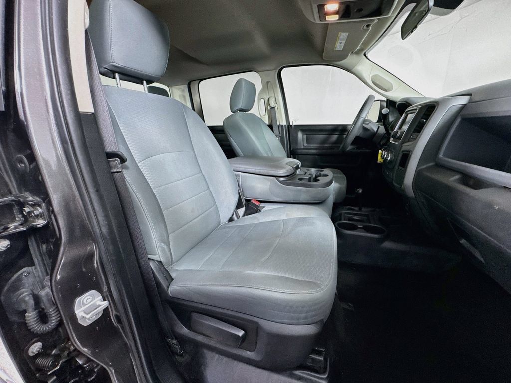 Used 2018 RAM 2500 Tradesman w/ Chrome Appearance Group AWD/4WD image 32