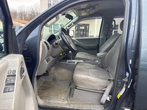 Used 2014 Nissan Frontier SV image 10