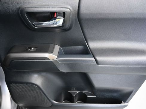 Used 2017 Toyota Tacoma TRD Sport image 34