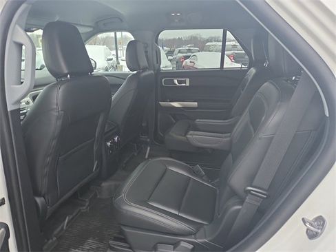 Certified 2022 Ford Explorer XLT w/ Equipment Group 202A image 34