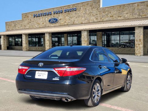 Used 2016 Toyota Camry XLE image 5