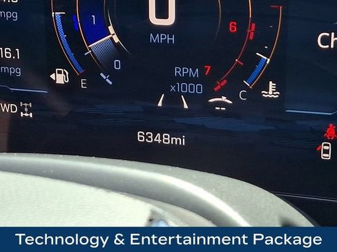 Used 2025 Chevrolet Suburban High Country AWD/4WD image 6