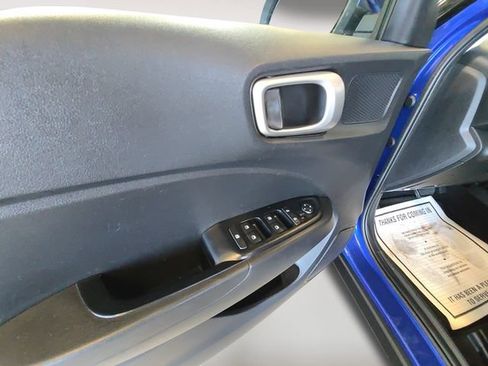 Used 2021 Hyundai Venue SEL FWD image 10