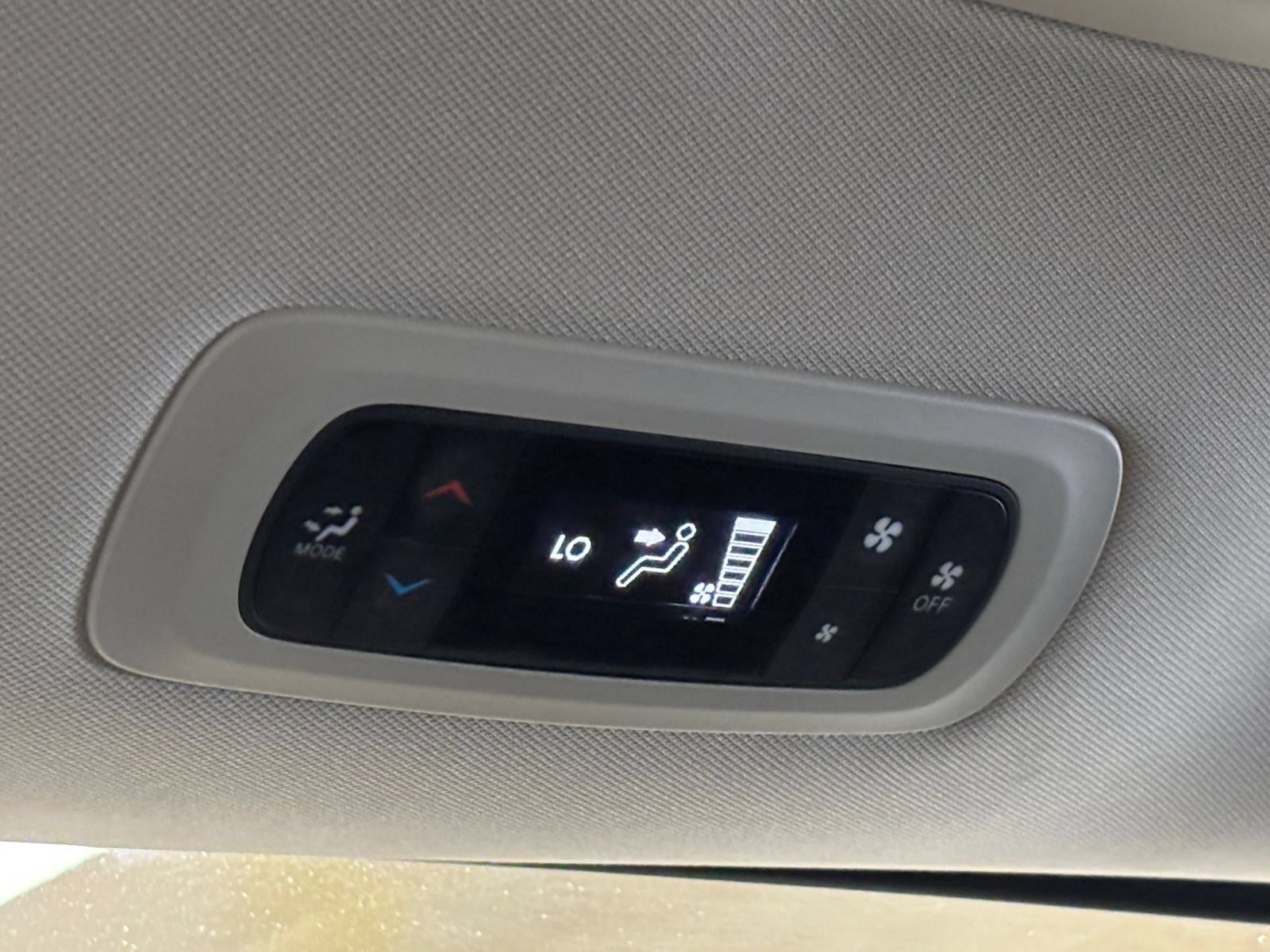 Used 2023 Chrysler Voyager LX FWD image 24