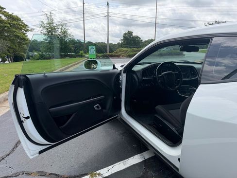Used 2021 Dodge Challenger SXT RWD image 9