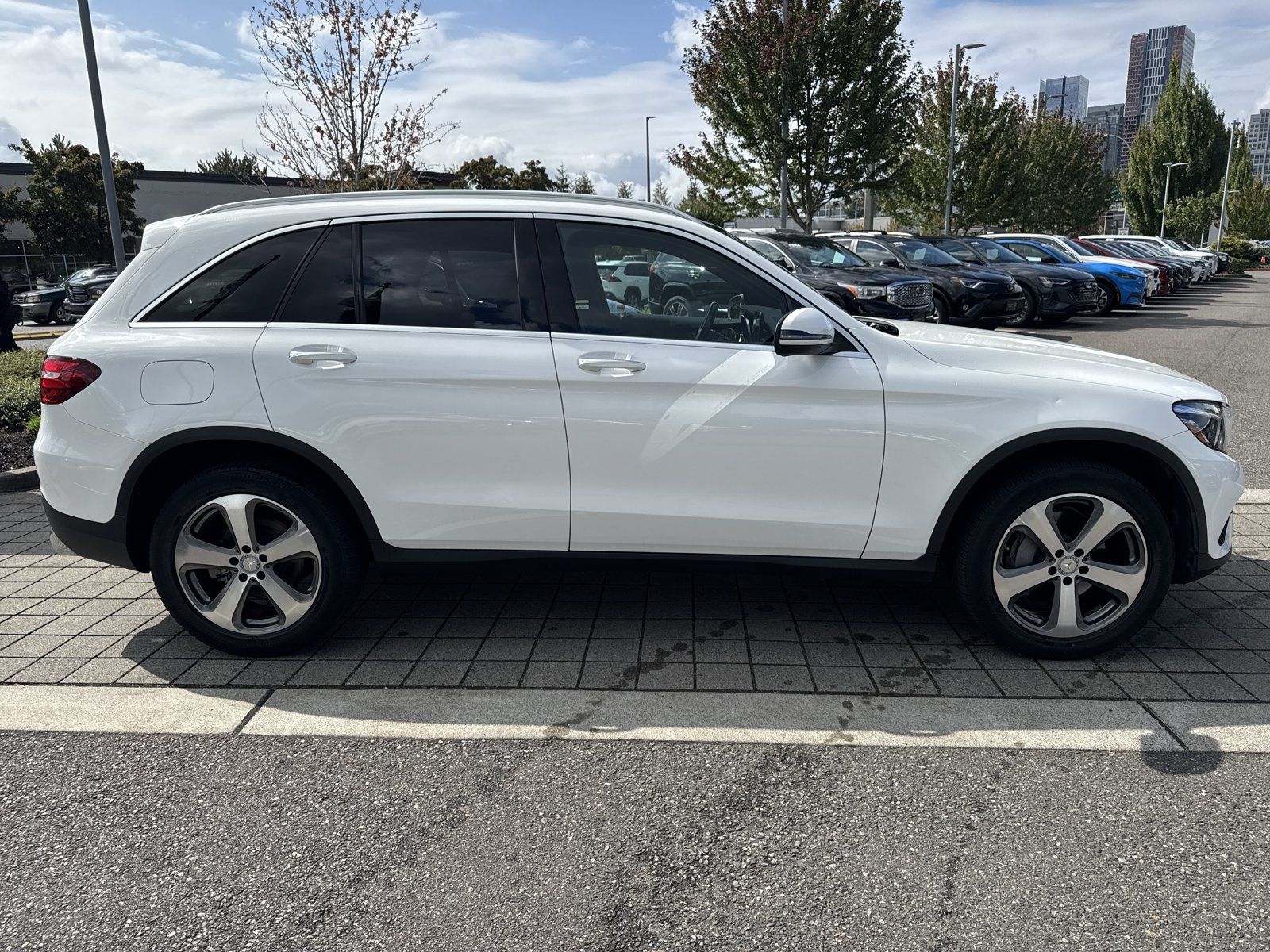 Used 2017 Mercedes-Benz GLC 300 4MATIC image 4