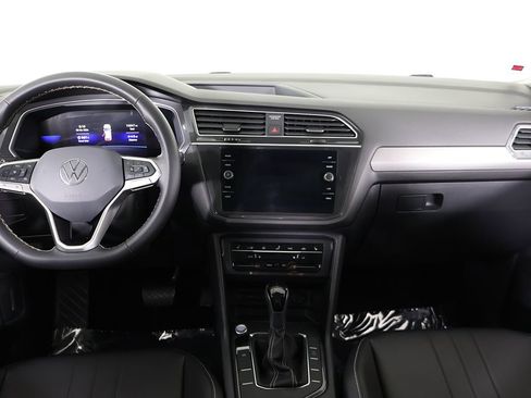 Used 2024 Volkswagen Tiguan SE FWD image 40