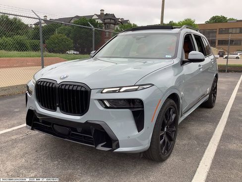 Used 2025 BMW X7 xDrive40i w/ M Sport Package image 4