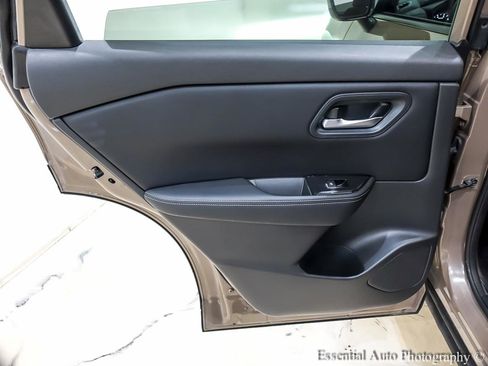 Used 2024 Nissan Rogue SV image 26