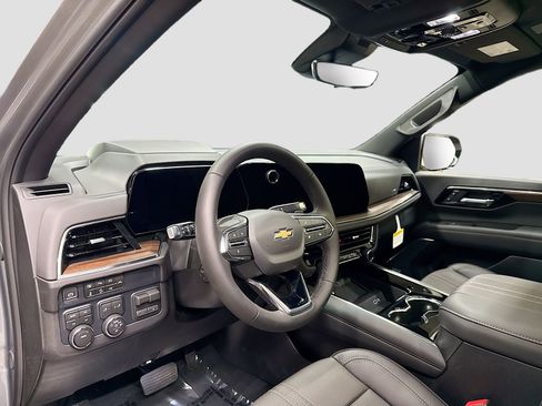 New 2026 Chevrolet Suburban High Country w/ Sun And Tow Package AWD/4WD image 10