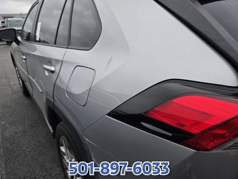 Used 2019 Toyota RAV4 XLE Premium FWD image 9
