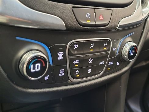 Used 2022 Chevrolet Equinox LT w/ Driver Convenience Package image 22