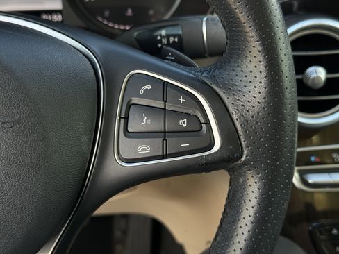 Used 2018 Mercedes-Benz GLC 300 w/ Premium Package image 18