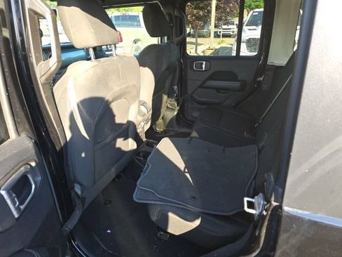 Used 2019 Jeep Wrangler Unlimited Sahara AWD/4WD image 9
