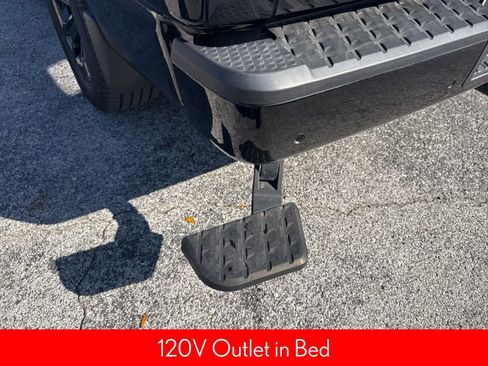 Certified 2024 Nissan Titan SV w/ SV Convenience Package image 9