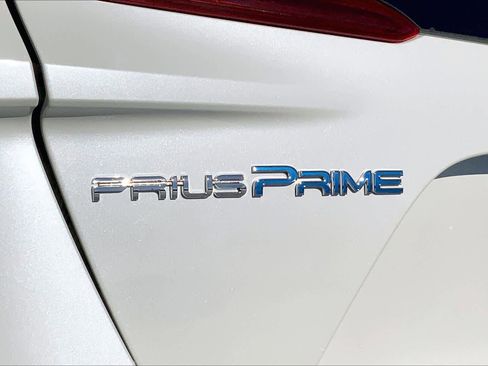 Used 2020 Toyota Prius Prime Limited image 30