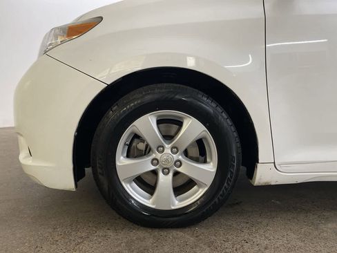 Used 2012 Toyota Sienna LE image 11