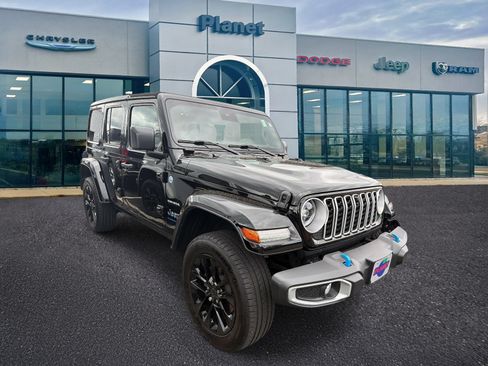 Used 2024 Jeep Wrangler Unlimited Sahara w/ Technology Group AWD/4WD image 1