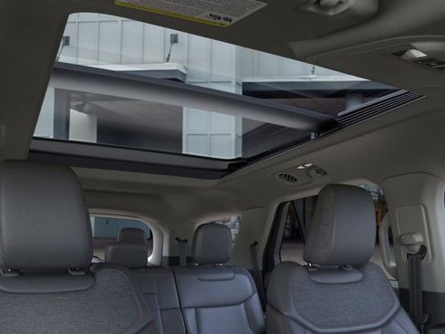 New 2025 Ford Explorer Active w/ Active Comfort Package image 23