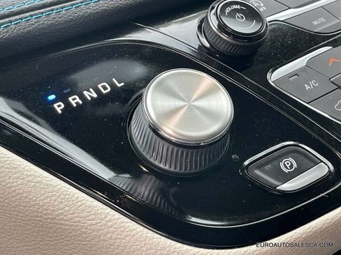 Used 2021 Chrysler Pacifica Touring-L image 16